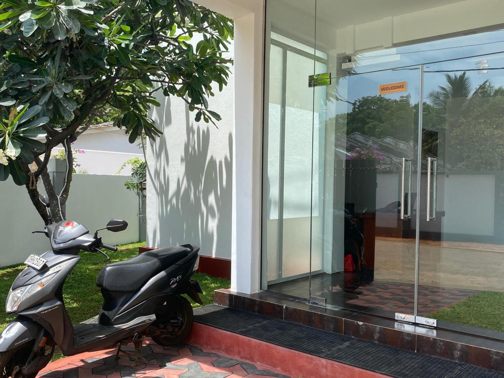 Trinco Beach Resort Trincomalee Bagian luar foto